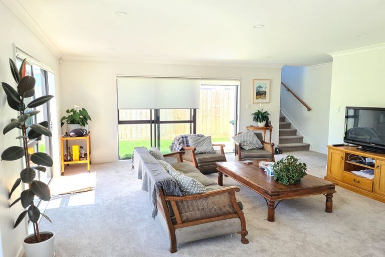 Photo of property in 49 Umu Place, Mangere, Auckland, 2022