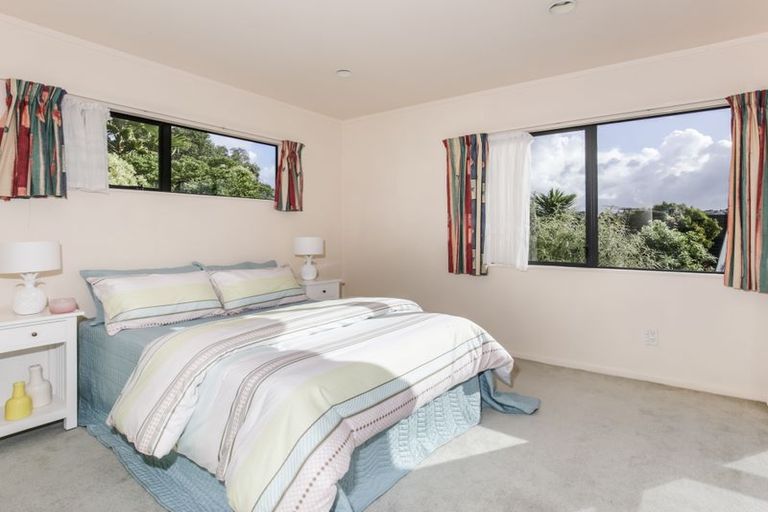 Photo of property in 17 Avonleigh Road, Green Bay, Auckland, 0604