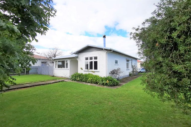 Photo of property in 32 Tennyson Street, Dannevirke, 4930
