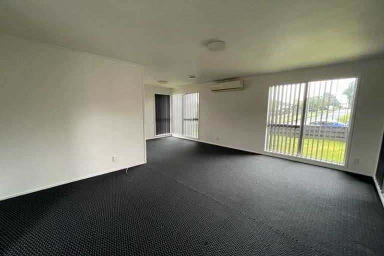 Photo of property in 24 Becker Drive, Weymouth, Auckland, 2103