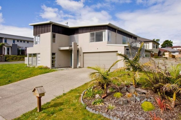 Photo of property in 3 Harrowglen Drive, Northcross, Auckland, 0632