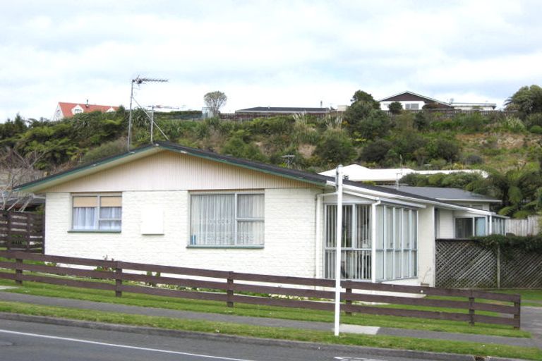 Photo of property in 41 Cumberland Street, Merrilands, New Plymouth, 4312