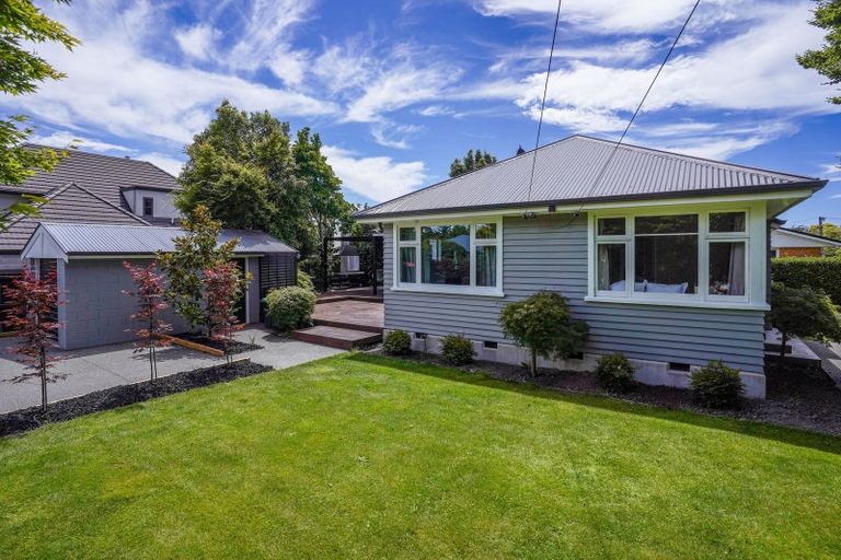 Photo of property in 98 Hamilton Avenue, Ilam, Christchurch, 8041