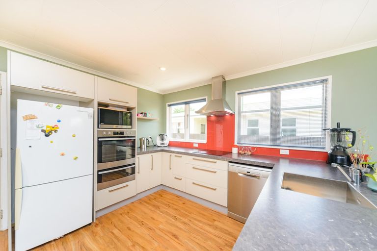 Photo of property in 14 Parkland Crescent, Terrace End, Palmerston North, 4410