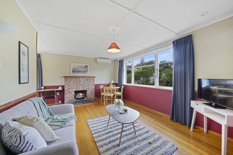 Photo of property in 44 Taylor Terrace, Tawa, Wellington, 5028