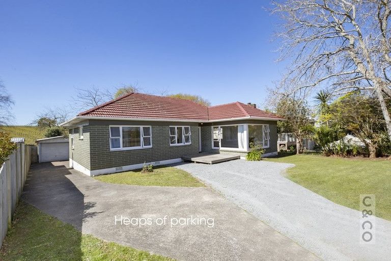 Photo of property in 30 Riverhead Road, Kumeu, 0810