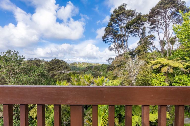 Photo of property in 85 Laingholm Drive, Laingholm, Auckland, 0604