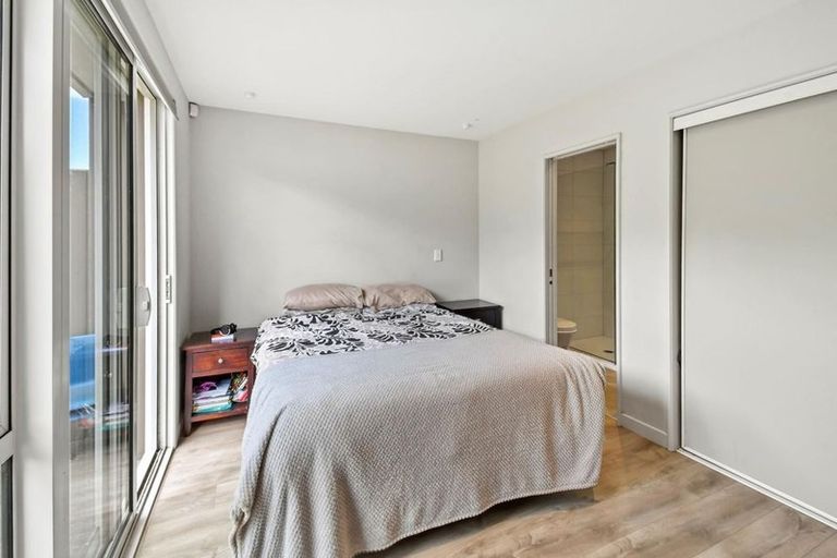 Photo of property in 14 Patiti Parade, Mangere Bridge, Auckland, 2022