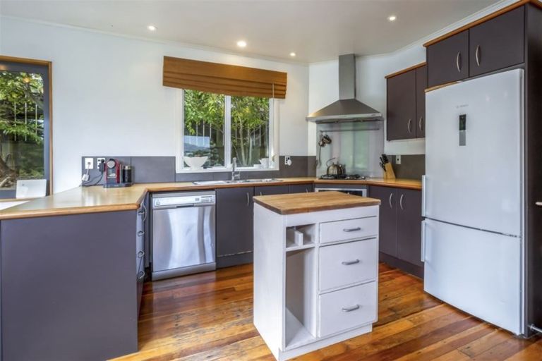 Photo of property in 21 Kiriwai Road, Paremata, Porirua, 5024