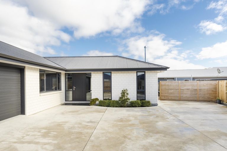 Photo of property in 22 Freedom Drive, Kelvin Grove, Palmerston North, 4414