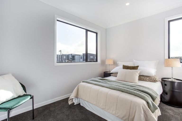 Photo of property in 2 Silver Fern Avenue, Hobsonville, 0616