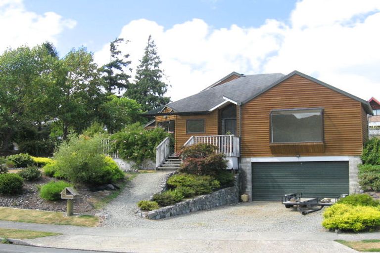 Photo of property in 2 Clearwater Terrace, Brown Owl, Upper Hutt, 5018