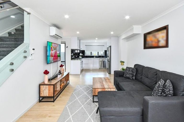 Photo of property in 125b Manuroa Road, Takanini, 2112