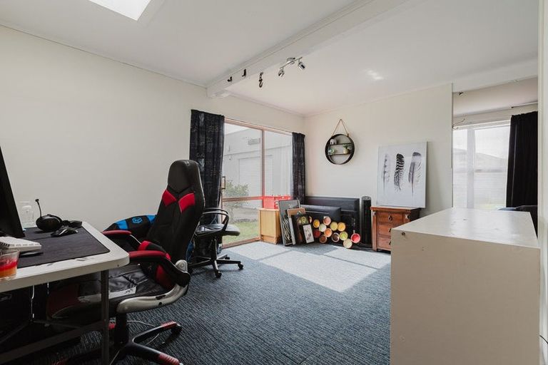 Photo of property in 4 Sutherland Crescent, Westbrook, Palmerston North, 4412