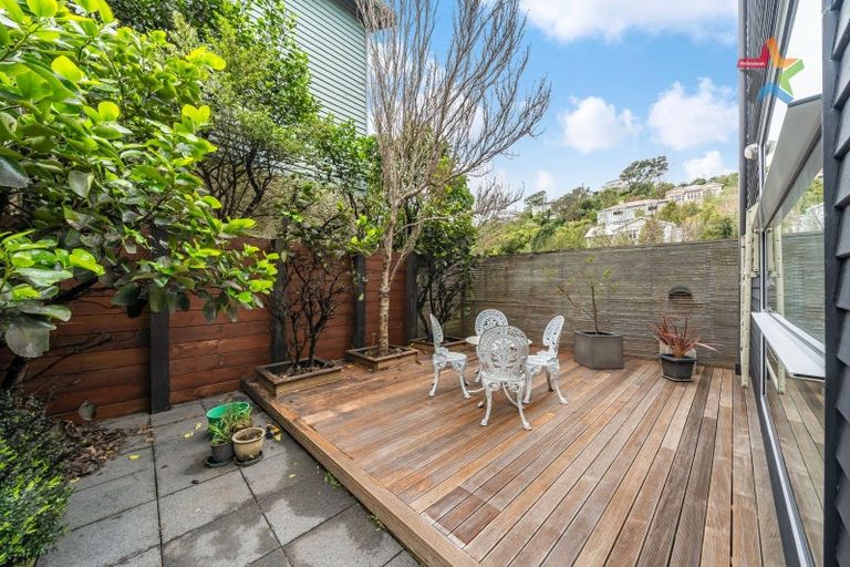 Photo of property in 2 Tiketike Way, Brooklyn, Wellington, 6021