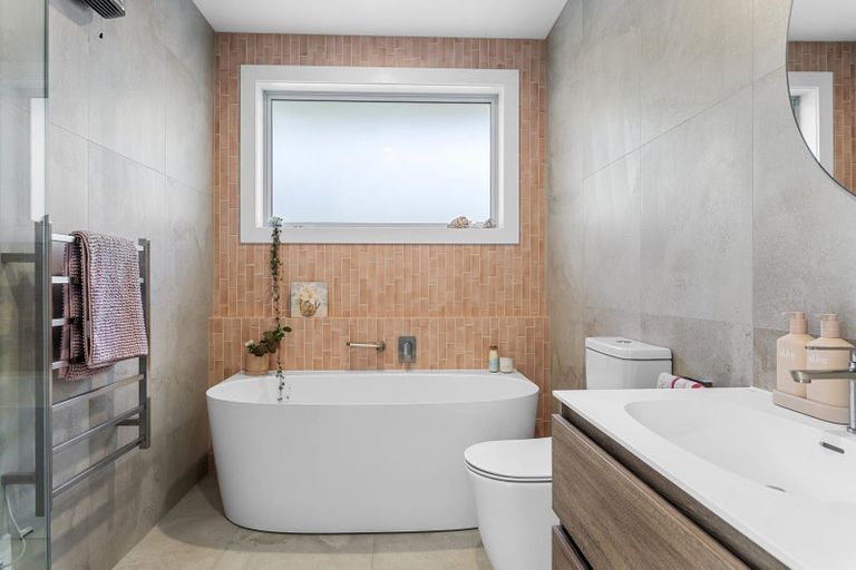 Photo of property in 69b Douglas Road, Amberley, 7410