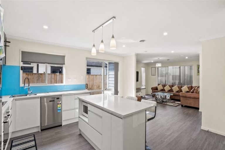 Photo of property in 18 Sapwood Crescent, Takanini, 2110