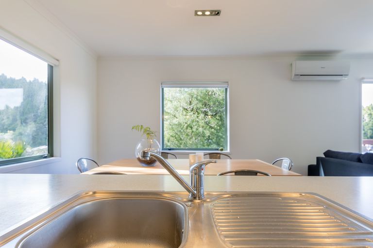 Photo of property in 85 Laingholm Drive, Laingholm, Auckland, 0604