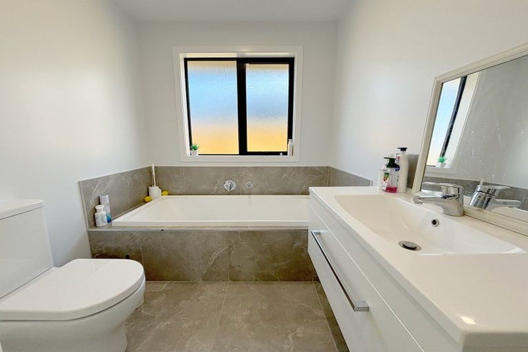 Photo of property in 35 Herridge Street, Woodend, 7691