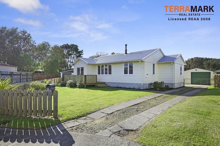 Photo of property in 9 Hewson Crescent, Otaki Beach, Otaki, 5512