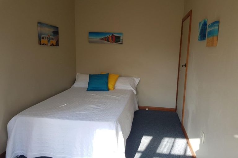 Photo of property in 35 Oxford Street, Fairfield, Hamilton, 3214