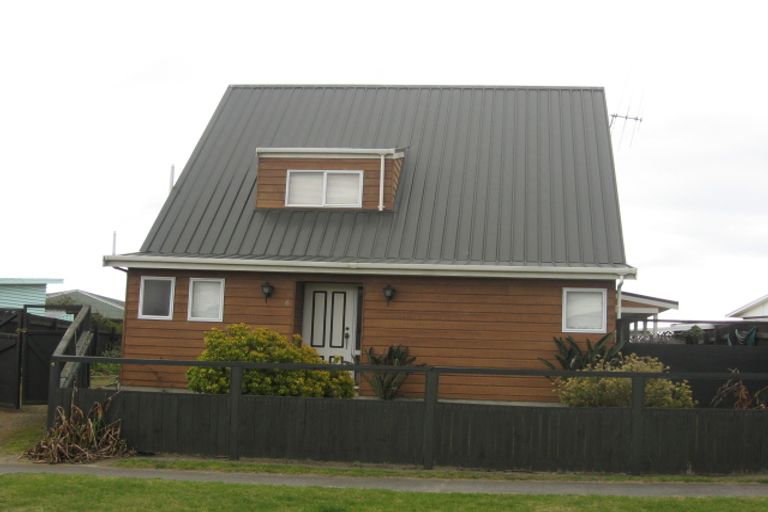 Photo of property in 6 Taonui Street, Waitarere Beach, Levin, 5510