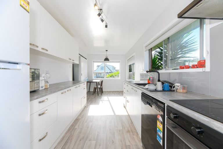 Photo of property in 2 April Place, Red Hill, Papakura, 2110