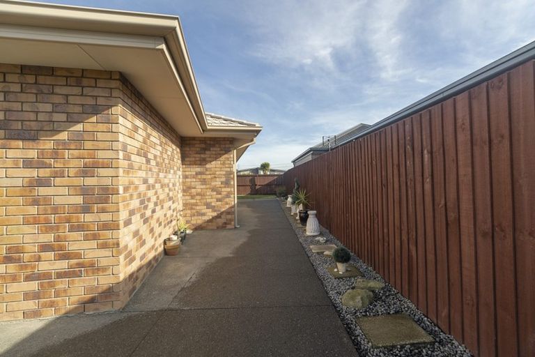 Photo of property in 73 Rannoch Drive, Broomfield, Christchurch, 8042