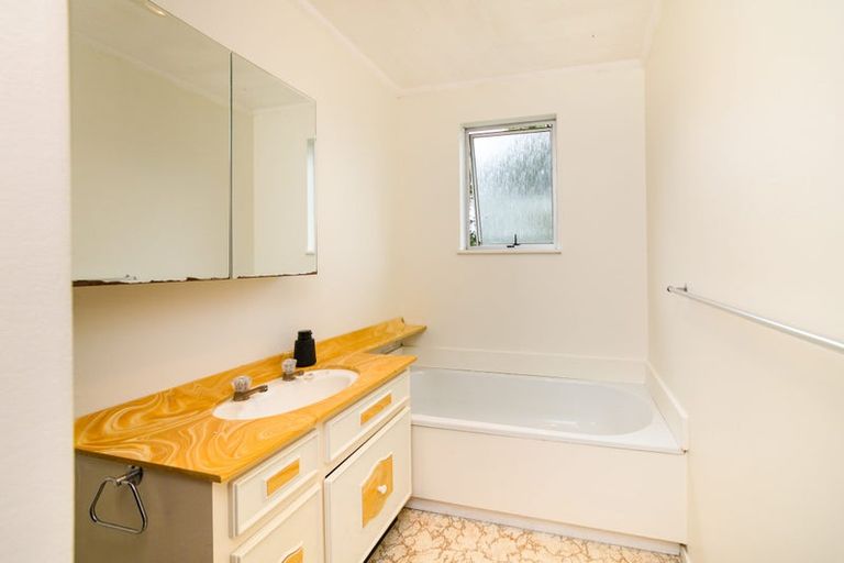 Photo of property in 34 Pinedale Parade, Milson, Palmerston North, 4414