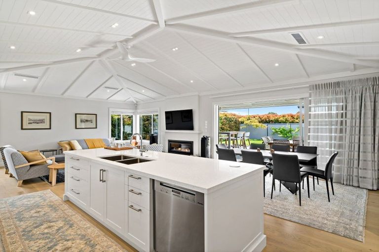 Photo of property in 32 Wallis Street, Raglan, 3225