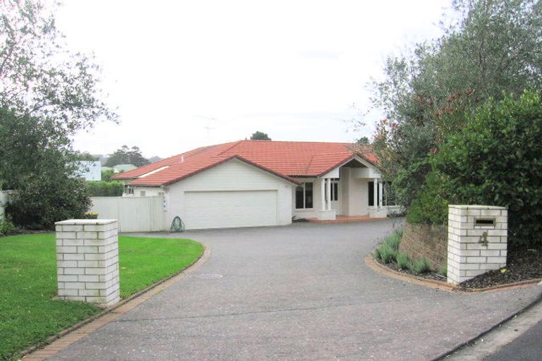 Photo of property in 4 Almond Grove, Greenhithe, Auckland, 0632