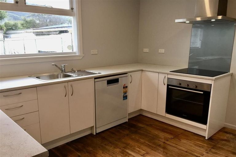 Photo of property in 13 Brazier Grove, Paraparaumu, 5032