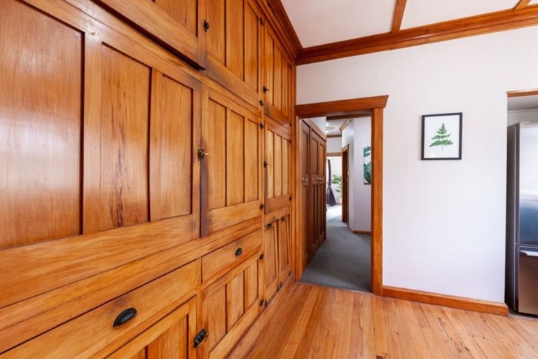 Photo of property in 39 Waiwaka Terrace, Strandon, New Plymouth, 4312