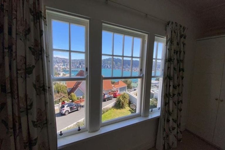 Photo of property in 57 The Crescent, Roseneath, Wellington, 6011