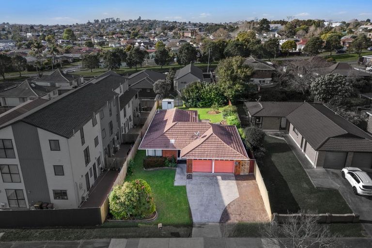 Photo of property in 31 Cromdale Avenue, Highland Park, Auckland, 2010