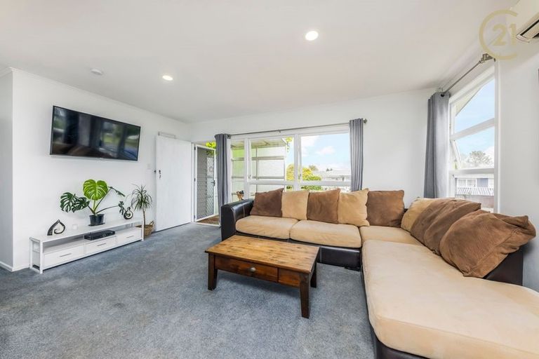 Photo of property in 35 Tairere Crescent, Rosehill, Papakura, 2113