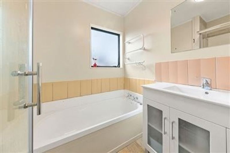 Photo of property in 2/24 Norrie Smith Avenue, Flat Bush, Auckland, 2023