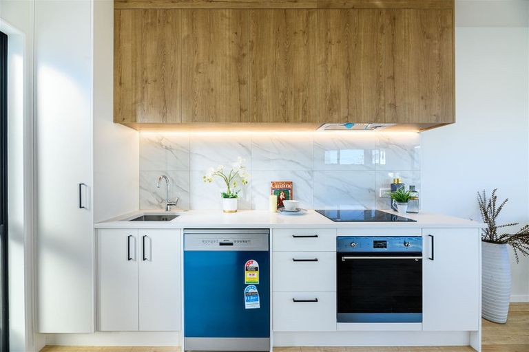 Photo of property in 2/6 Kereru Street, Henderson, Auckland, 0612