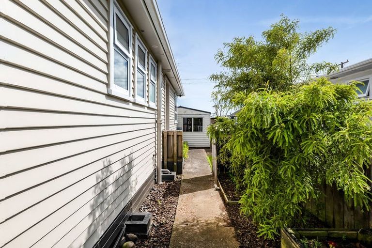 Photo of property in 1/324 Carrington Street, Vogeltown, New Plymouth, 4310