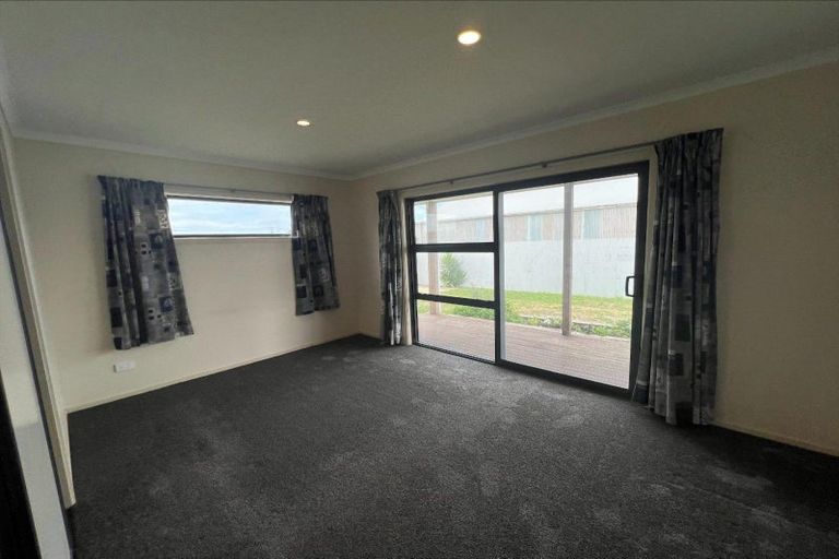 Photo of property in 12 Beaumaris Avenue, Castlecliff, Whanganui, 4501