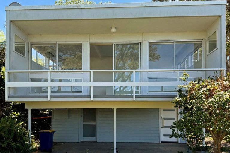 Photo of property in 1/8 Rewi Street, Torbay, Auckland, 0630