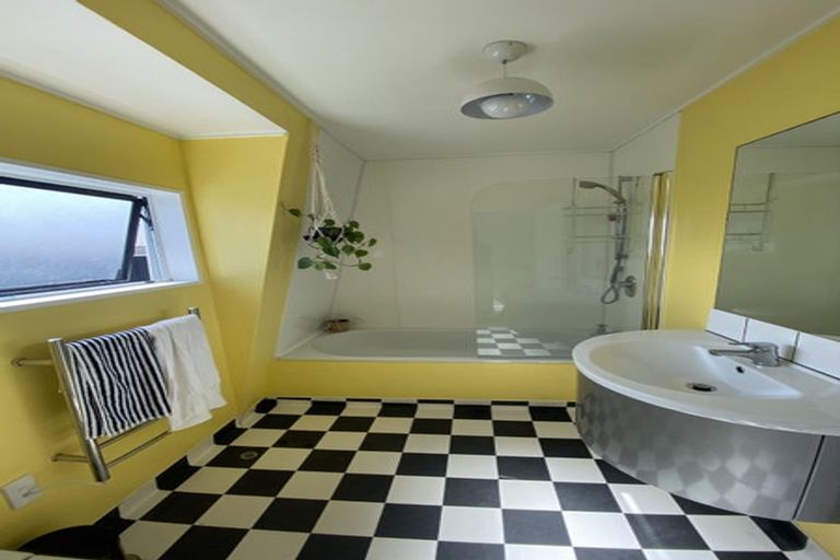 Photo of property in 3/100 Lyall Parade, Lyall Bay, Wellington, 6022