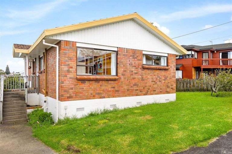Photo of property in 2/6 Dallinghoe Crescent, Milford, Auckland, 0620