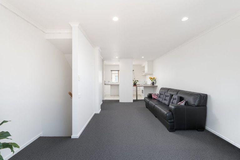Photo of property in 3/4 Keeling Road, Henderson, Auckland, 0612