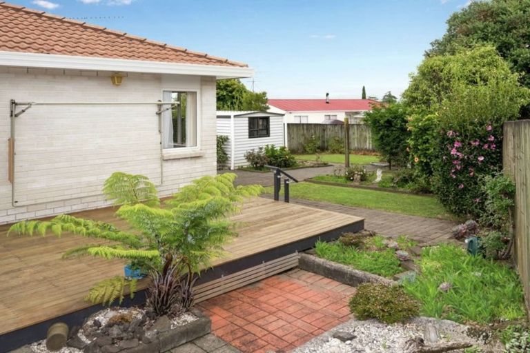 Photo of property in 2/27 Channing Crescent, Botany Downs, Auckland, 2010