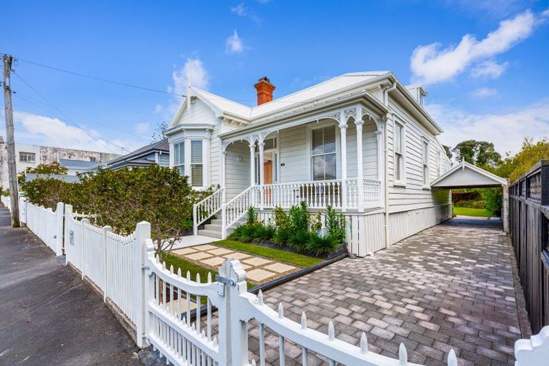 Photo of property in 203 Victoria Road, Devonport, Auckland, 0624