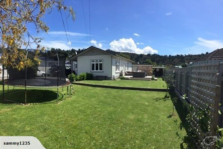 Photo of property in 316 Stokes Valley Road, Stokes Valley, Lower Hutt, 5019
