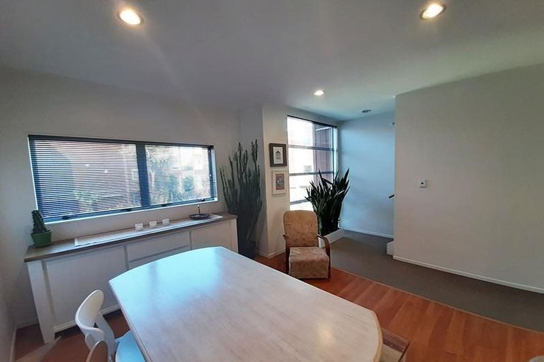 Photo of property in 76g Edmonton Road, Henderson, Auckland, 0612