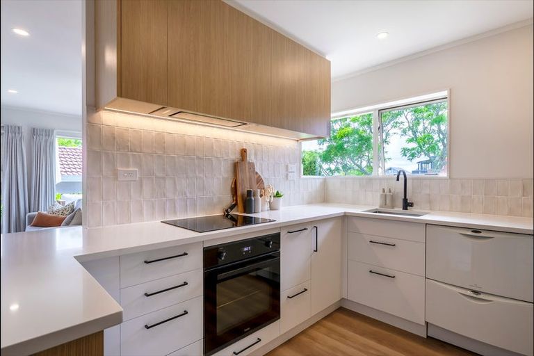 Photo of property in 1a Compass Place, Te Atatu Peninsula, Auckland, 0610