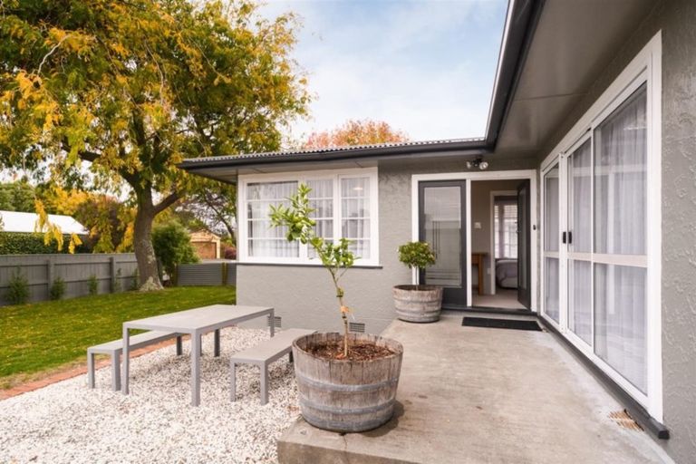 Photo of property in 2 Chester Crescent, West End, Palmerston North, 4410